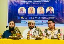 Ekonomi Riba Vs Ekonomi Berkah: Mengapa Umat Masih Memilih Kartu Kredit? Penulis dalam Seminar Literasi Keuangan Syariah. (foto: ist/*)